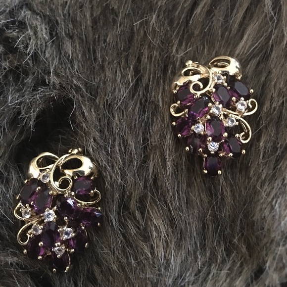 Faux amethyst gold tone cluster pierced earrings - Picture 2 of 5